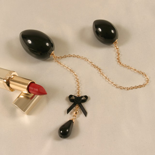 DU04 Black Double penetrating eggs with gold chain and Bow