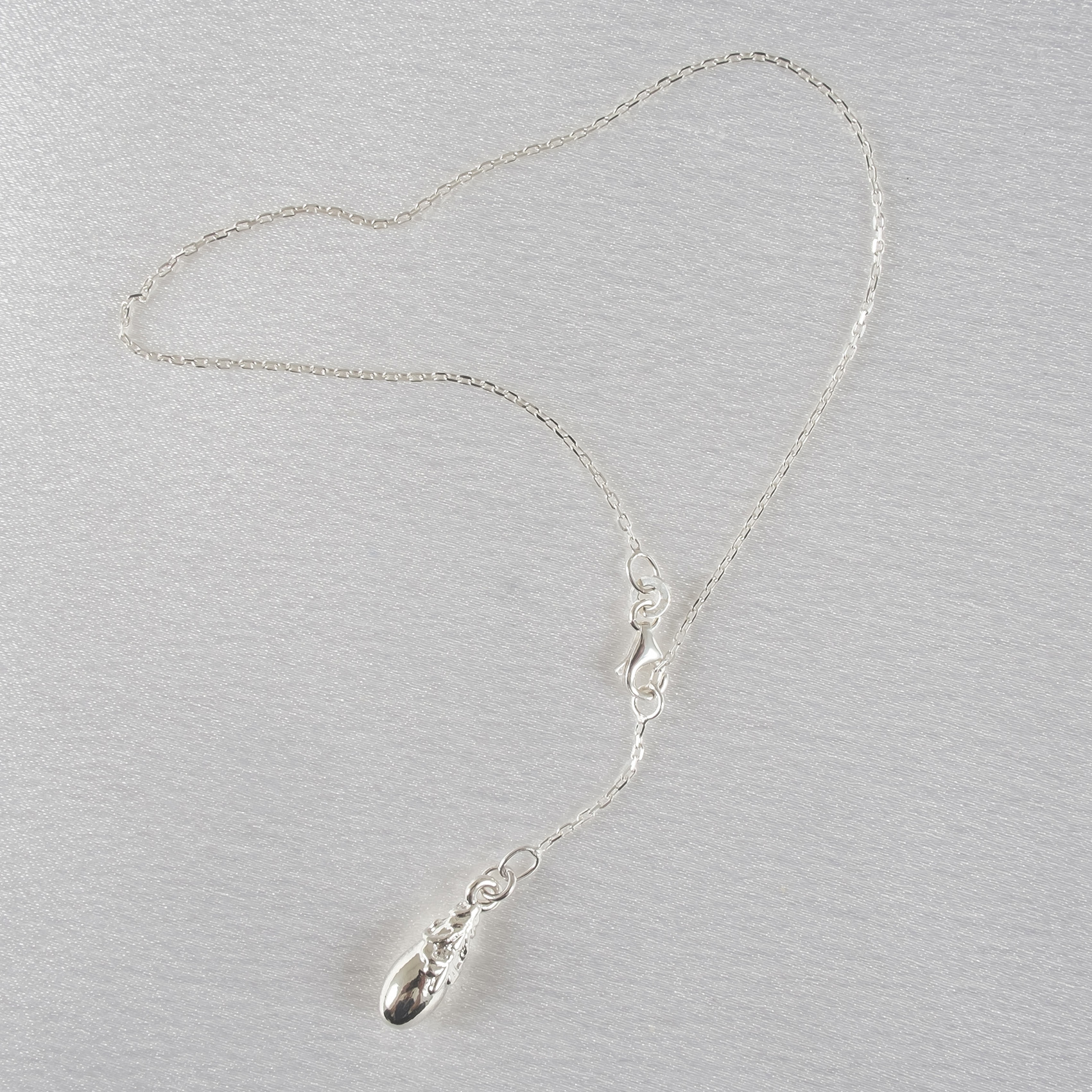 CHC54 Silver Wrist or Ankle Chain with Teardrop Pendant