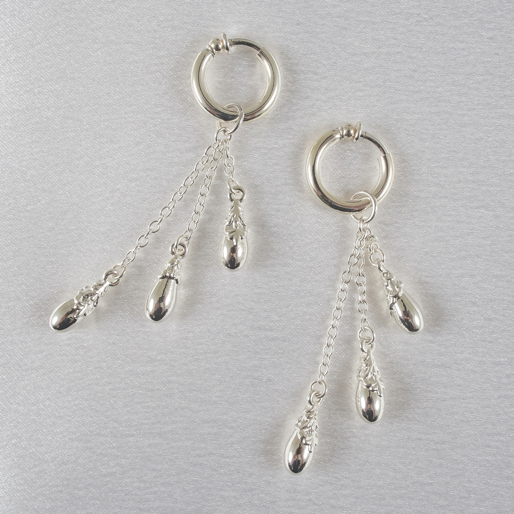 PA61 Non-Piercing Labia Rings with Triple Teardrop Pendants in Silver